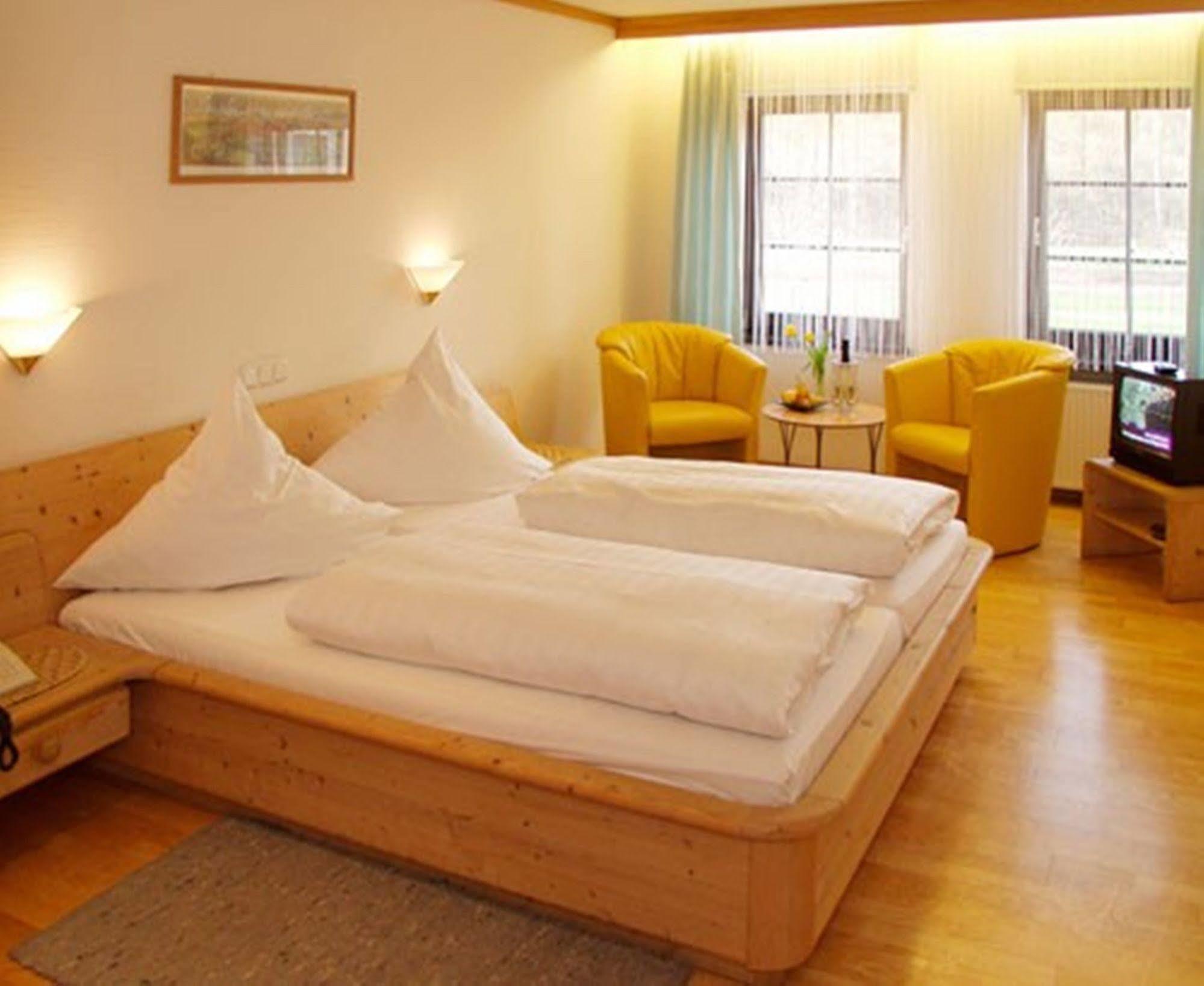 Landgasthof Goldene Rose Grub am Forst Εξωτερικό φωτογραφία